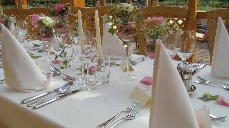 Ja-Wort mit Bergpanorama: Ihre Traumhochzeit im Hotel Restaurant Zollner